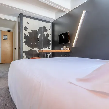 Totem, Friendly & Hotel 3*