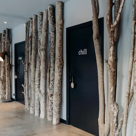 Totem, Friendly & Hotel 3*