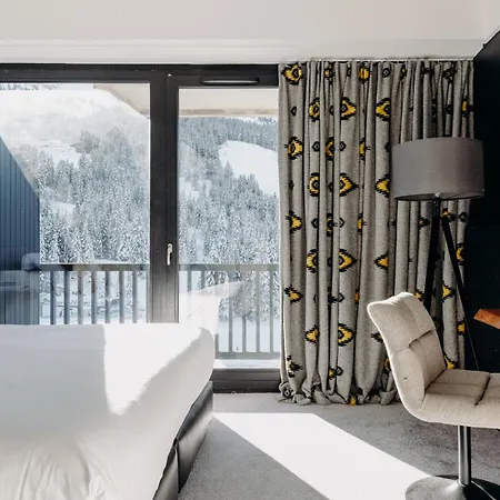 Totem, Friendly & Hotel